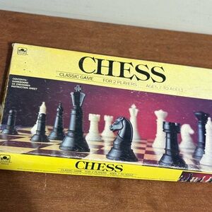 Classic Chess Set - Black and White